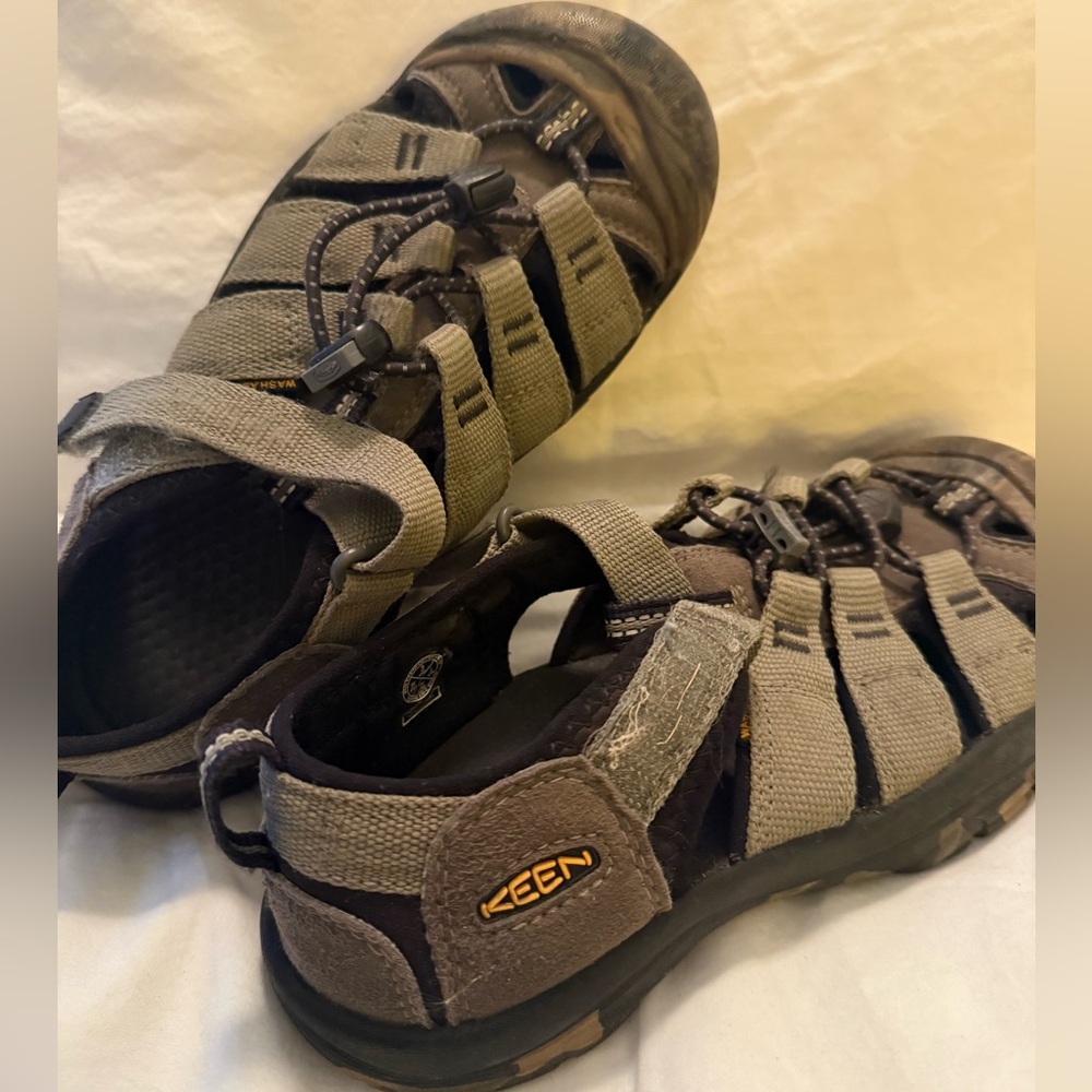 Size 3 kids Keen Brown Outdoor water Sandals with Rubber Toe Protection